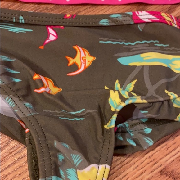 Baby girl 2 piece bathing suit with rash guard top - Picture 2 of 4